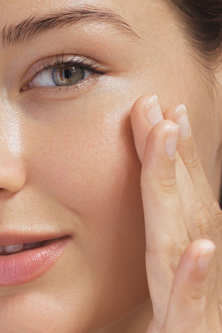 Skincare Habits That Help Maintain a Youthful Look